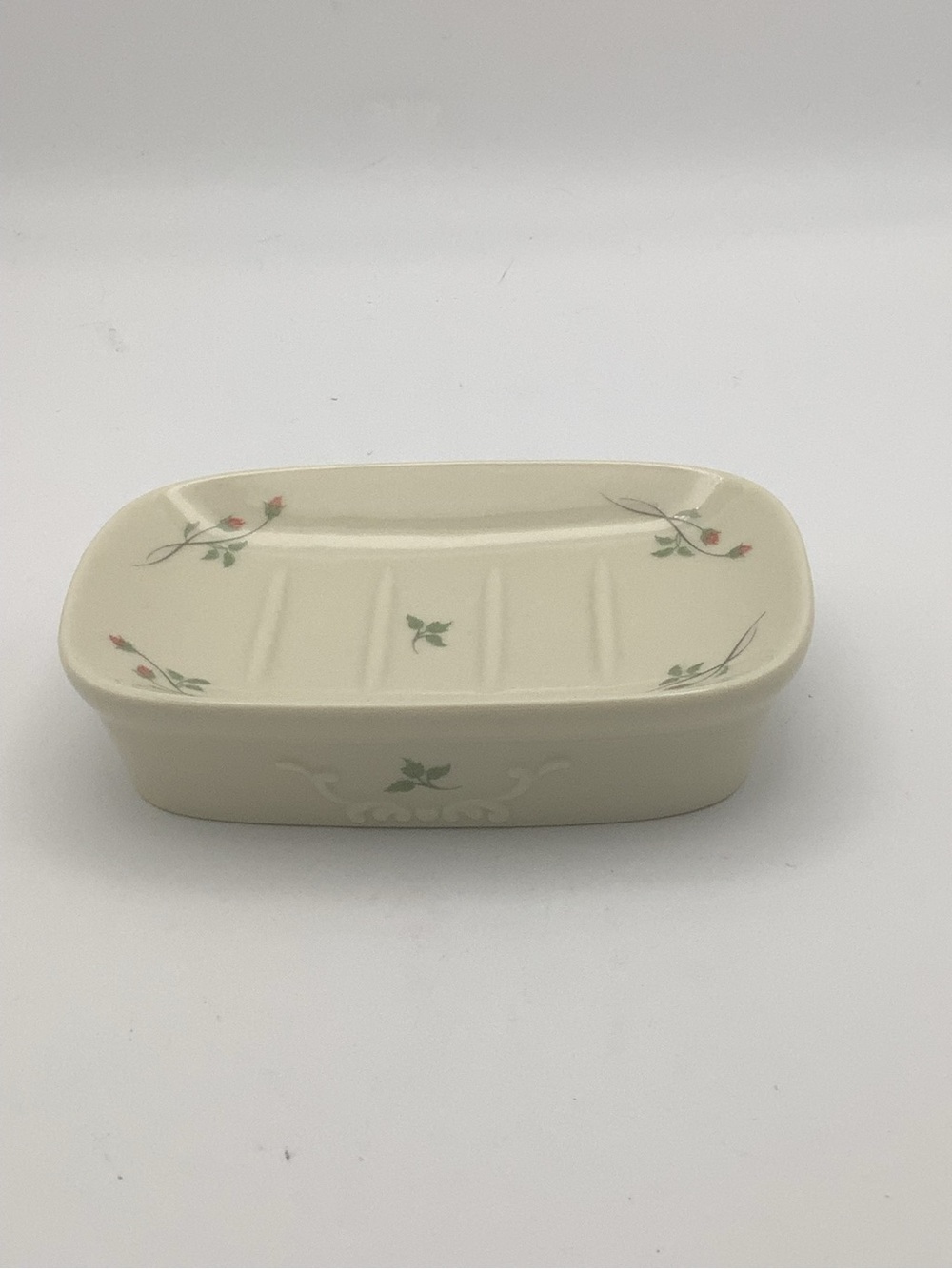 Lenox Cream Rose Manor Soap Dish with Pink Rosebuds